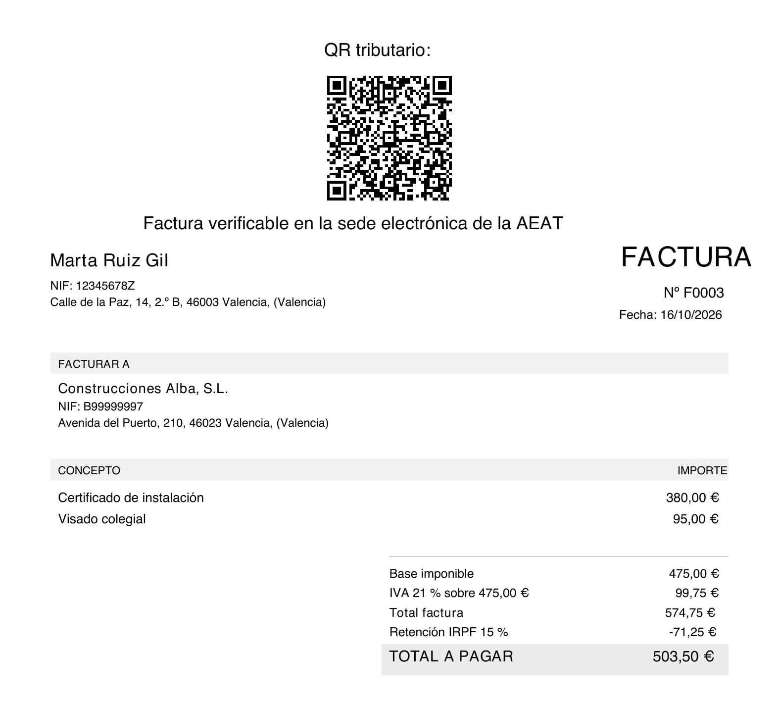 Una factura hecha con el programa, con el código QR tributario y la frase «Factura verificable en la sede electrónica de la AEAT»